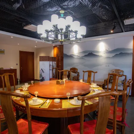 James Joyce Coffetel Hotel (Tangshan Laoting Jingtang Port Longze International)