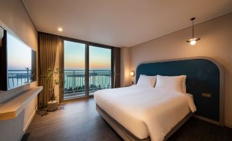 The Week & Resort