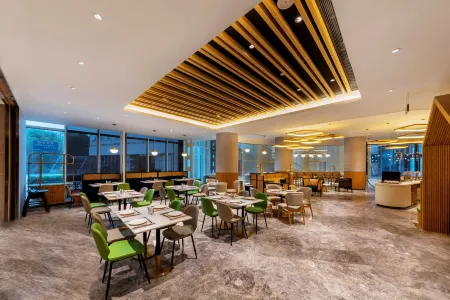Hilton Garden Inn Nantong Xinghu Отели рядом с достопримечательностью «Nantong Normal College»