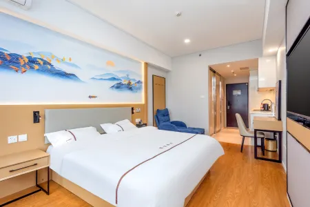 Wanxiang Mingjia Hotel (Jinan Olympic Sports Center Wanxiangcheng) Отели рядом с достопримечательностью «School of Law， Shandong University of Political Science and Law»