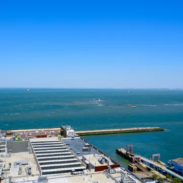 Yunhai Bay Ocean View LOFT Holiday Residence (Jinmao Mall, Qingdao Station)