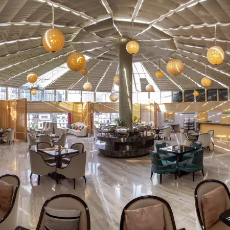 Yunshang Caohai Hotel (Bijie Zhe Mall)