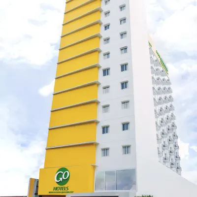 โรงแรมโก เออร์มิตา โรงแรมใกล้ร็อคซัส บูเลอวาร์ด