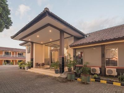 RedDoorz Near Alun Alun Subang