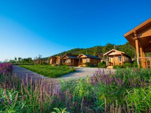 Love In Shanhaijian Hotel (Long Island Moonside Bay)