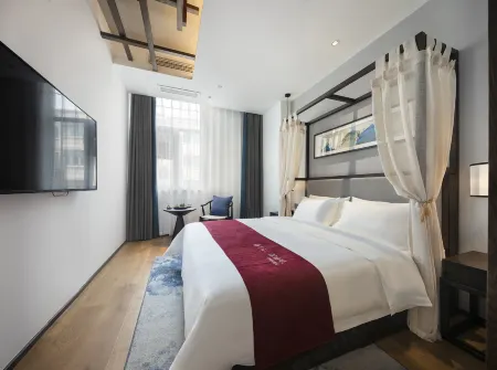 QIANNA HOTEL(Xinmi City Zhongqiang Guangnian) Отели рядом с достопримечательностью «Fengquan Lake Scenic Area»