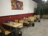 Tuwo Holiday Hotel (Yingshan bus station store) - Parkering