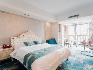 Yueyang Gangwan Theme Apartment