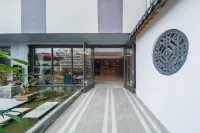 Aifeel Hotel (Jiangyin Pedestrian Street Zhongshan Park Subway Station) - parkir