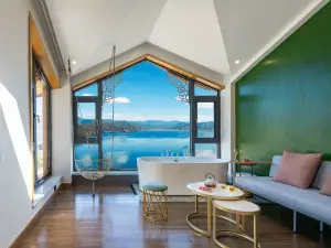 Lugu Lake Qingchen Yipin 180° Lake View Hotel