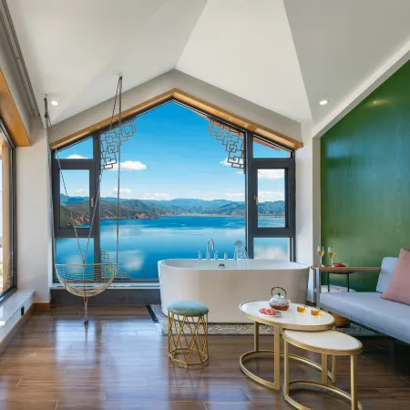 Lugu Lake Qingchen Yipin 180° Lake View Hotel