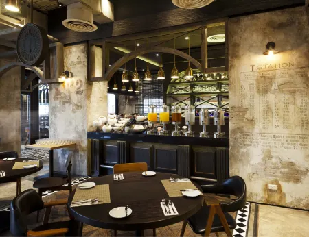 Eastin Tan Hotel Chiang Mai Отели рядом с достопримечательностью «Roitawarabarn Baandhawalai - Porter house»