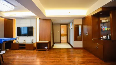 Runsha International Hotel Отели рядом с достопримечательностью «Zhenxing Square»