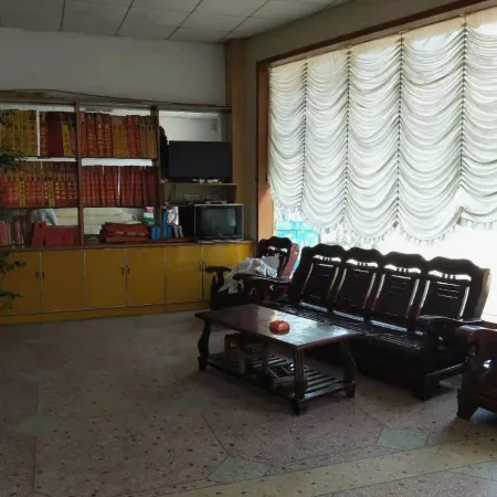 Red Hing Hotel