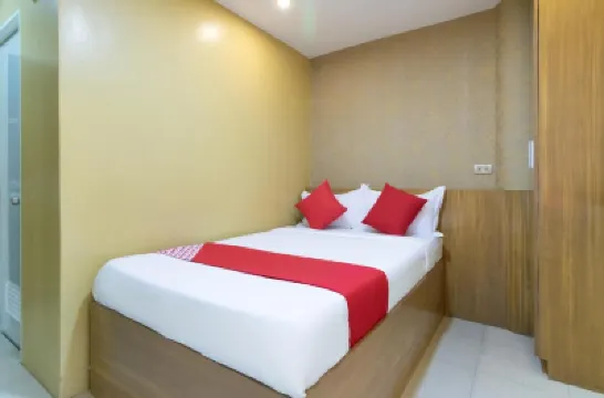 Starlight Bed and Breakfast Hotels near Cuneta Astrodome