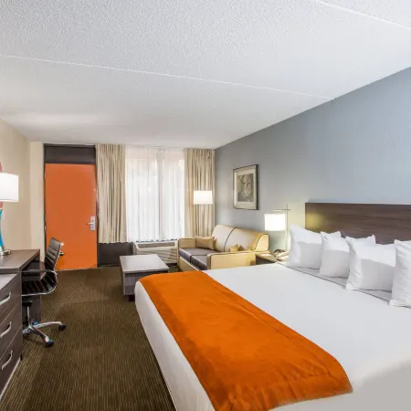 Days Inn & Suites by Wyndham Orlando Airport