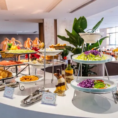 Four Seasons Hotel (Baise Dream Island Shopping Plaza)