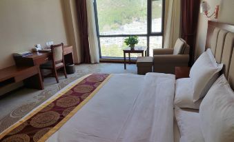 Lanping Jinbi Hotel