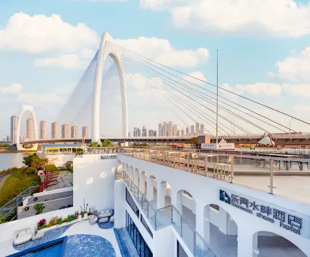 Nanning Leshell Waterside Hotel（Wanxiang City Fangte ASEAN God Painting Shop) Отели рядом с достопримечательностью «Guangxi Electric Power Vocational and Technical College (Wuxiang Campus)»