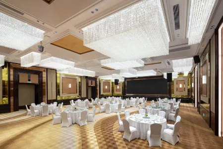 Wyndham Grand Tongren Downtown Hotel Отели рядом с достопримечательностью «Ming Paradise»