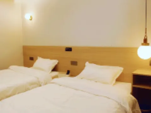 Yunchen Business Hotel Hotels in Junlian