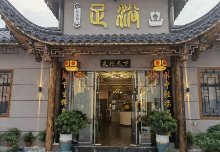 Jianshi Mengjiang Holiday Inn Отели рядом со станцией Gaoping Railway Station