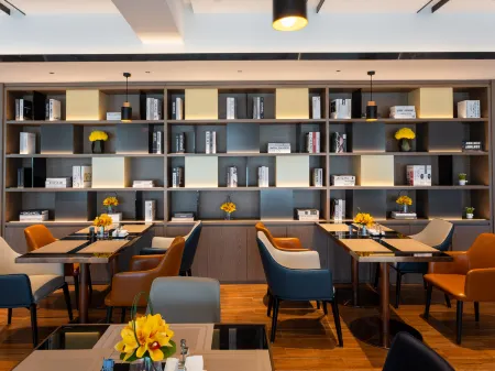 ECHARM HOTEL (WuHan Economic Development Zone Aeon Sports Center Branch) Отели рядом с достопримечательностью «Jiuzhen Forest Park»