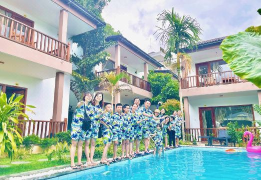 Moc Lam Bungalow의 깔끔한 야외 수영장