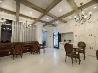 杭州揀枝而棲青年旅舍（龍湖濱江天街江陵路地鐵站店） 江陵路附近的飯店