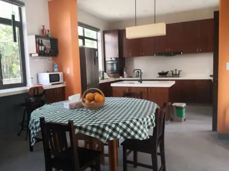 Guanchao B&B, No. 8 Qiantang, Haining