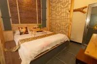 Crescent Moon Spring Zichenju Homestay (Mingsha Mountain and Crescent Moon Spring Scenic Area)