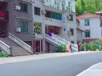 Zuiwenglou Homestay Hotels near Hidden-Dragon Waterfalls