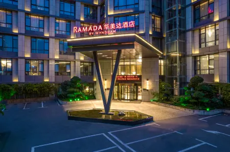 Xiangyang Ramada Fancheng Отели рядом с достопримечательностью «Xiangyang Park»