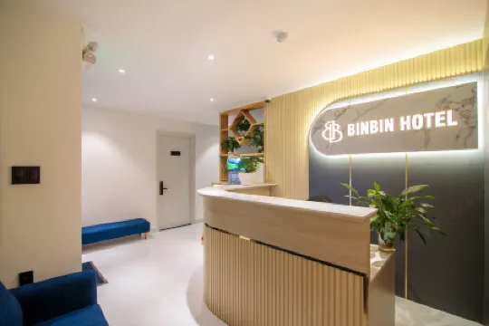 Bin Bin Hotel 11 - Near Island Diamond Отели рядом с достопримечательностью «Phap Viện Minh Dang Quang»