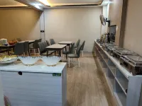 Haixi Prefecture Da Qaidam Yuehao Shangyi Grand Hotel (Feicui Pedestrian Street) Hotels in Haixi