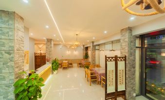 Huahaoyueyuan Inn (Danxia Mountain Scenic Area)