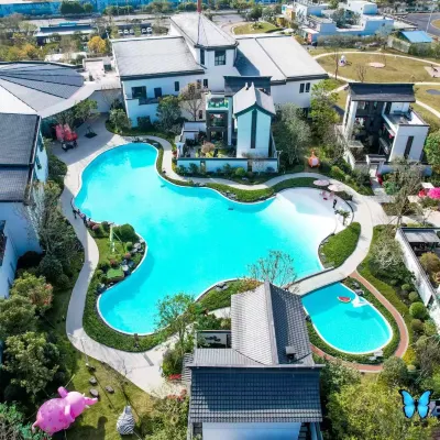 Qingyuan Jihua Park Lake Butterfly Bay Hot Spring Hotel (Official) Hotels near Qingyuan Chimelong Resort