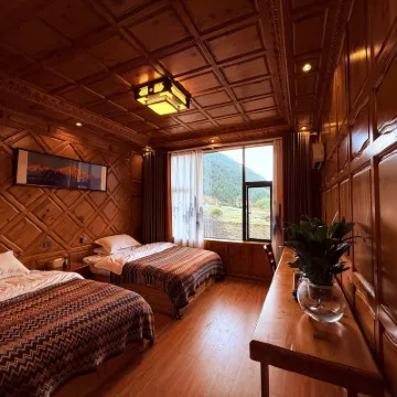 Shangri-La Yangkuo Chinese Inn Homestay Hotels in der Nähe von Pudacuo National Park