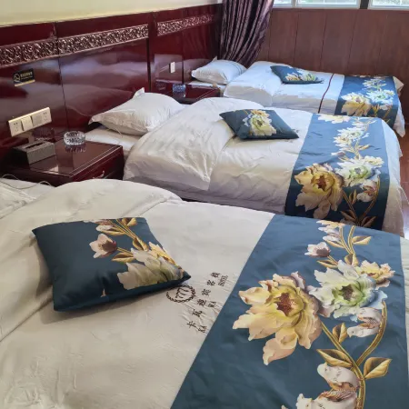 Deqin Shenchuan Pilgrimage Hotel