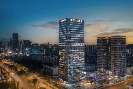 Howard Johnson Life Chenghua Chengdu Отели рядом с достопримечательностью «Southwest University of Finance and Economics Tianfu College (Chengdu Eastern District)»