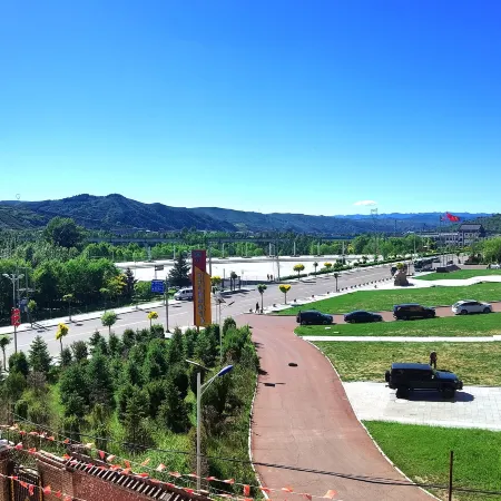 Meifeng Homestay (Luyashan Scenic Area)