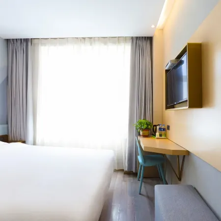 Huatai Hotel (Xining Daxin Street Night Market)