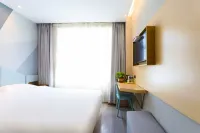 Huatai Hotel (Xining Daxin Street Night Market)