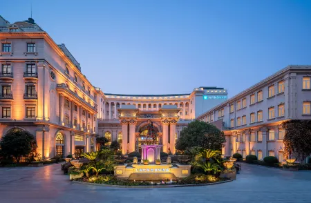 Wyndham Shanghai Hongqiao Отели рядом с достопримечательностью «Zhuzhai Guan Yu’s Temple»