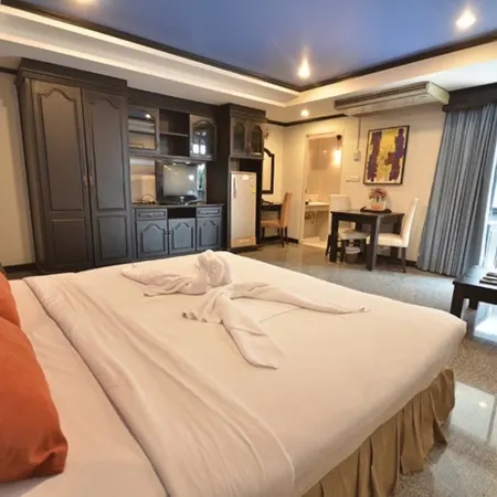 The Heritage Hotels Sathorn Отели рядом с достопримечательностью «Станция метро Surasak»