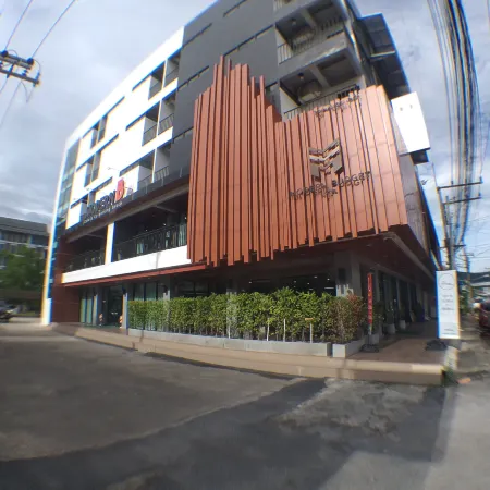 Modern Budget Hotel Отели рядом с достопримечательностью «Храм Чы Чанг»