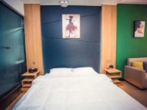 太和TT酒店 - 电竞大床房(观影)（无窗）