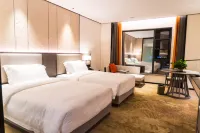 Taihe Yongye International Hotel - parking
