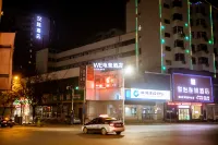 WE E-sports Hotel (Xinyang Railway Station)