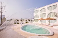Nous Hotel - Rooftop Pools